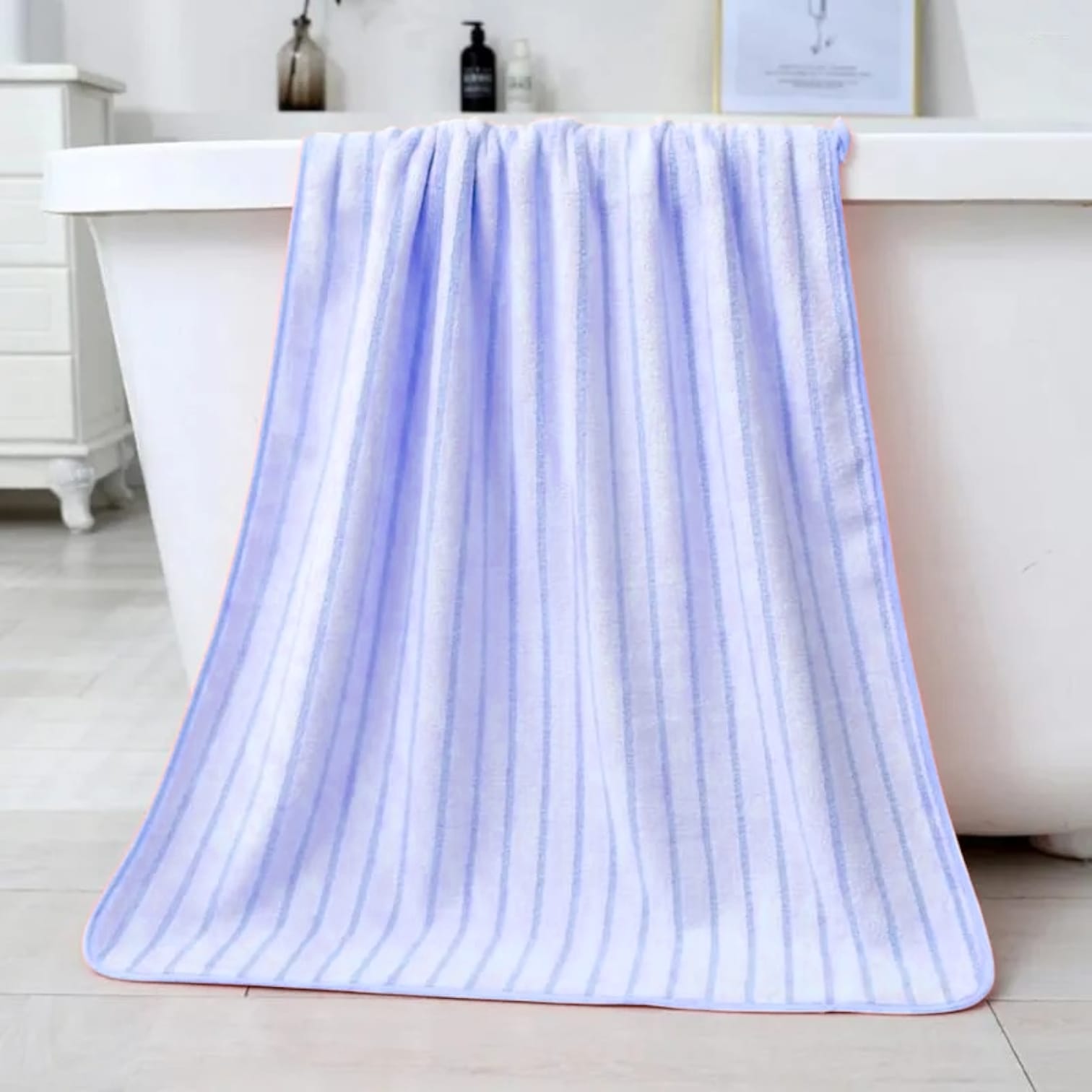 Elegant Striped Absorbent Bathing Towel (5) Elegant Striped Absorbent Bathing Towel - Image 1