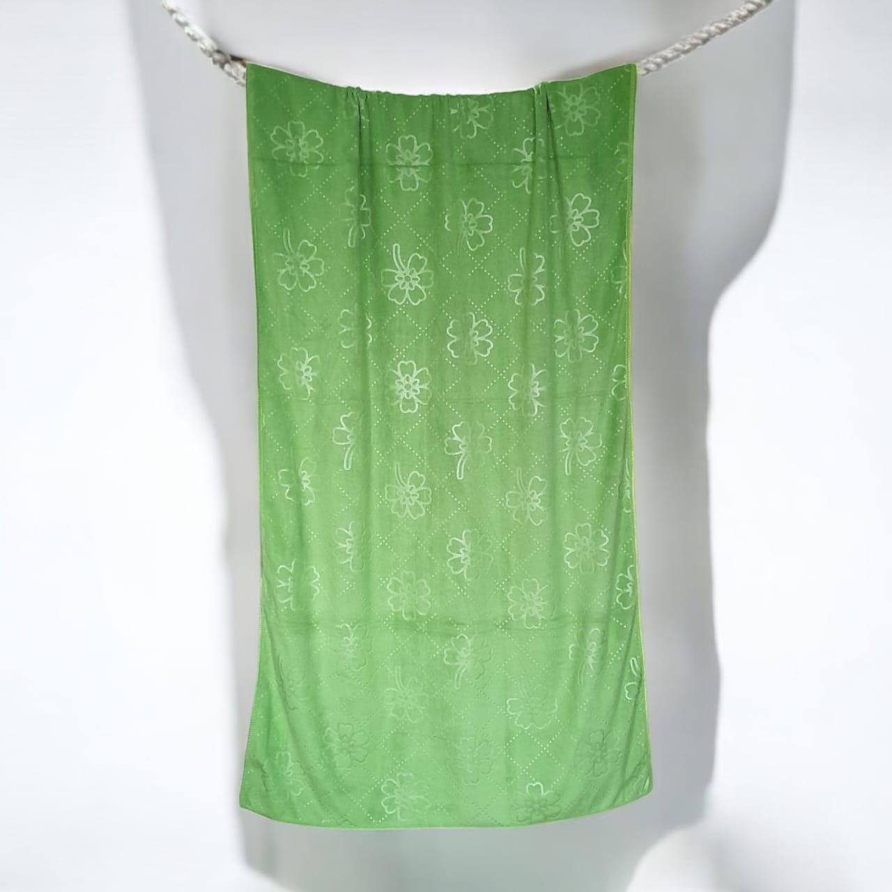 Sunflower Embossed Absorbent Bathing Towel 2 (5) Sunflower Embossed Absorbent Bathing Towel - Image 1